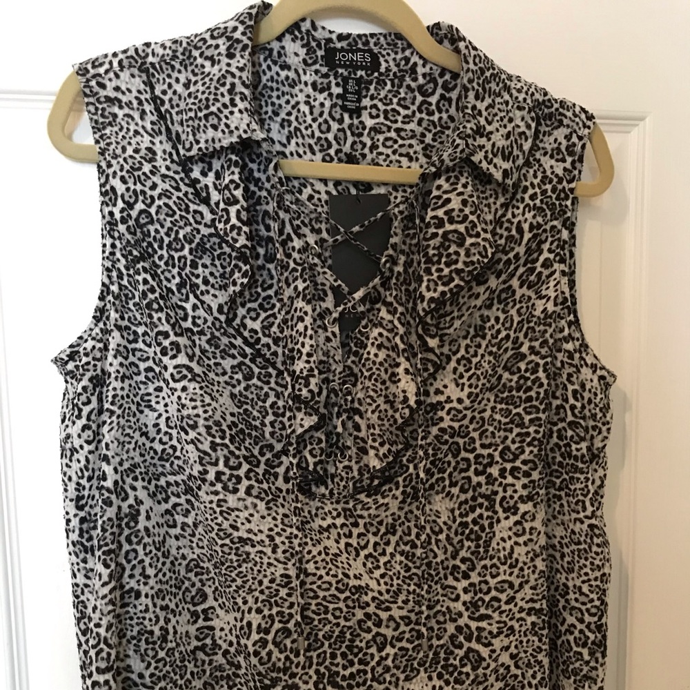 Jones New York-NWT Sleeveless Animal Print Top